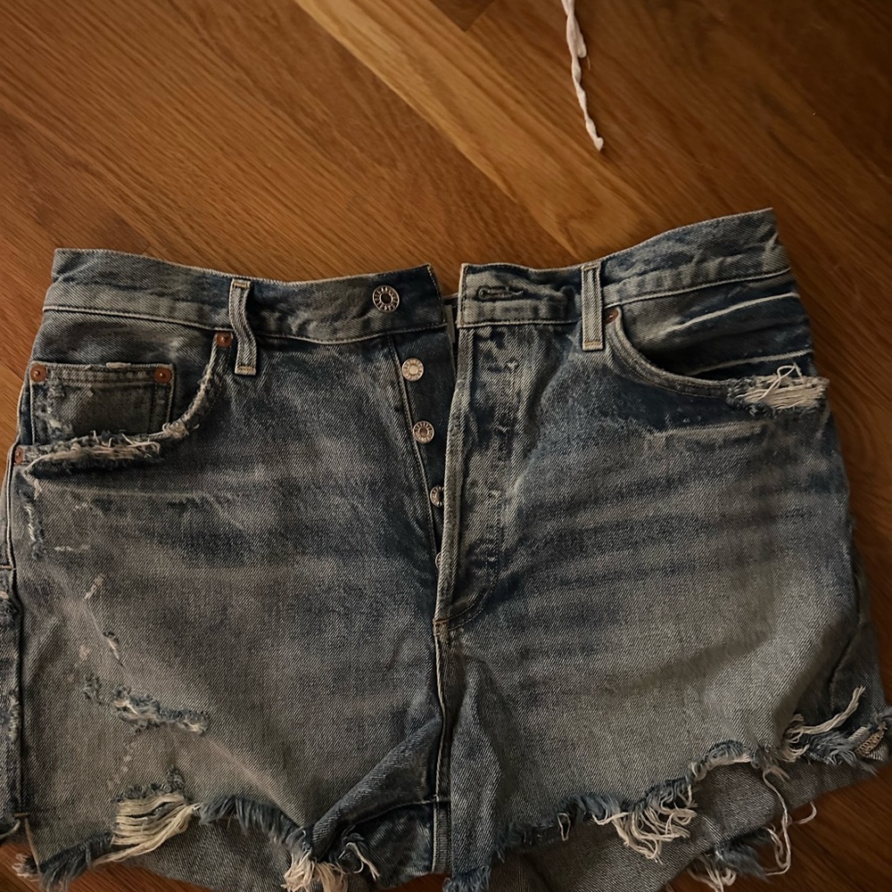 Agolde Vintage Dee Shorts. Blue Denim Shorts